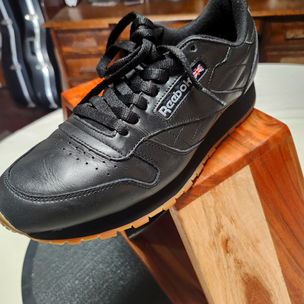Reebok Classic Leather Low Top Black Shoe In Men's Size 9